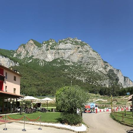 Hotel Ciclamino Pietramurata Exterior photo